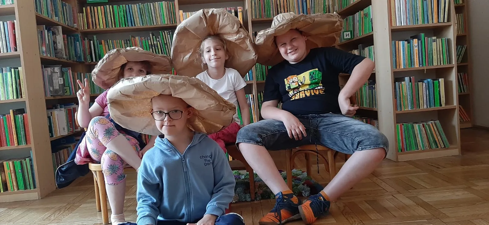 Lekcja biblioteczna „O Jasiu Kapeluszniku”